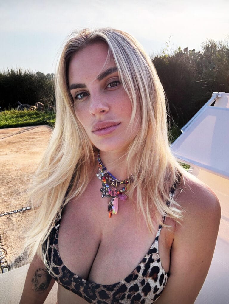 Foto di Francesca Brambilla, creator italiana su OnlyFans con contenuti esclusivi