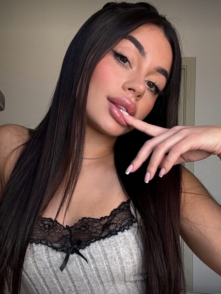 Foto di Martina Smeraldi, creator italiana su OnlyFans con contenuti esclusivi