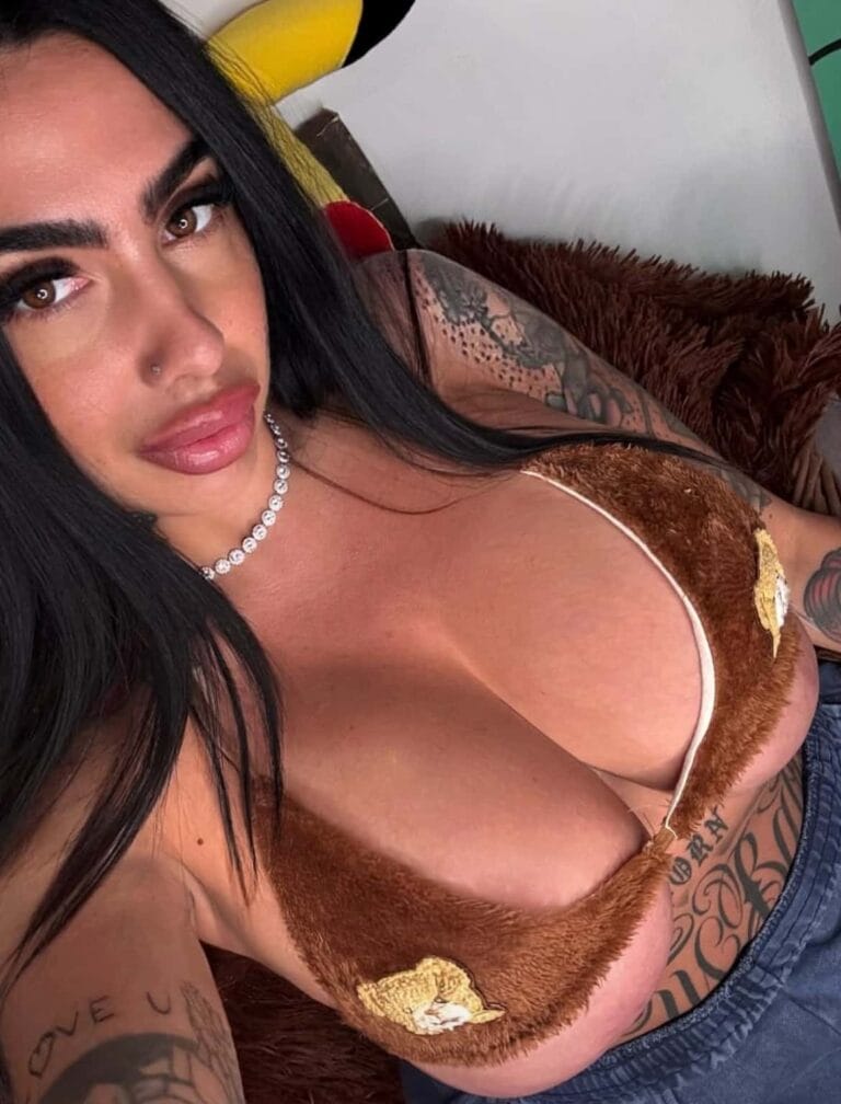 Foto di Bibi Santi, creator italiana su OnlyFans con contenuti esclusivi