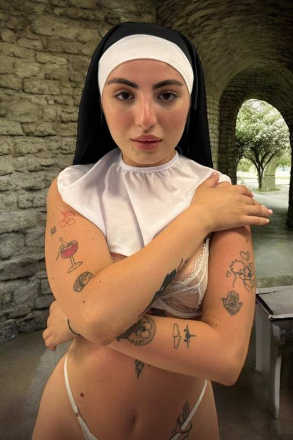 Foto di Desiree Sanchini (Suor Deasy), creator italiana su OnlyFans con contenuti esclusivi