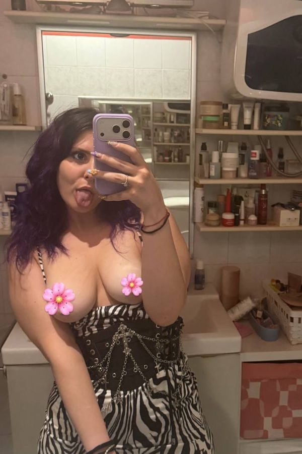 Foto di Giulia Leopardi, creator italiana su OnlyFans con contenuti esclusivi